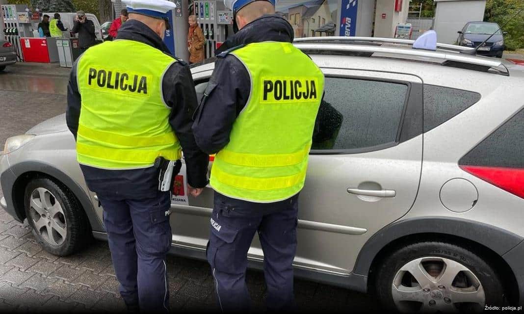 Wspólne działania Policji z Parkiem Kampinoskim w Młodzieszynie na rzecz ochrony środowiska